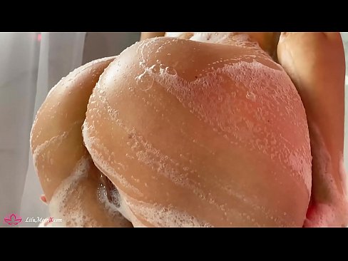 ❤️ Brunetka masturbuje kundičku s vibrátorom až do intenzívneho orgazmu v sprche ️ Sex video na nás sk.assistentai.ru ❌